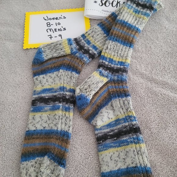 Hand knitted Socks Women 8-10 Men 7-9 - Picture 16 of 16